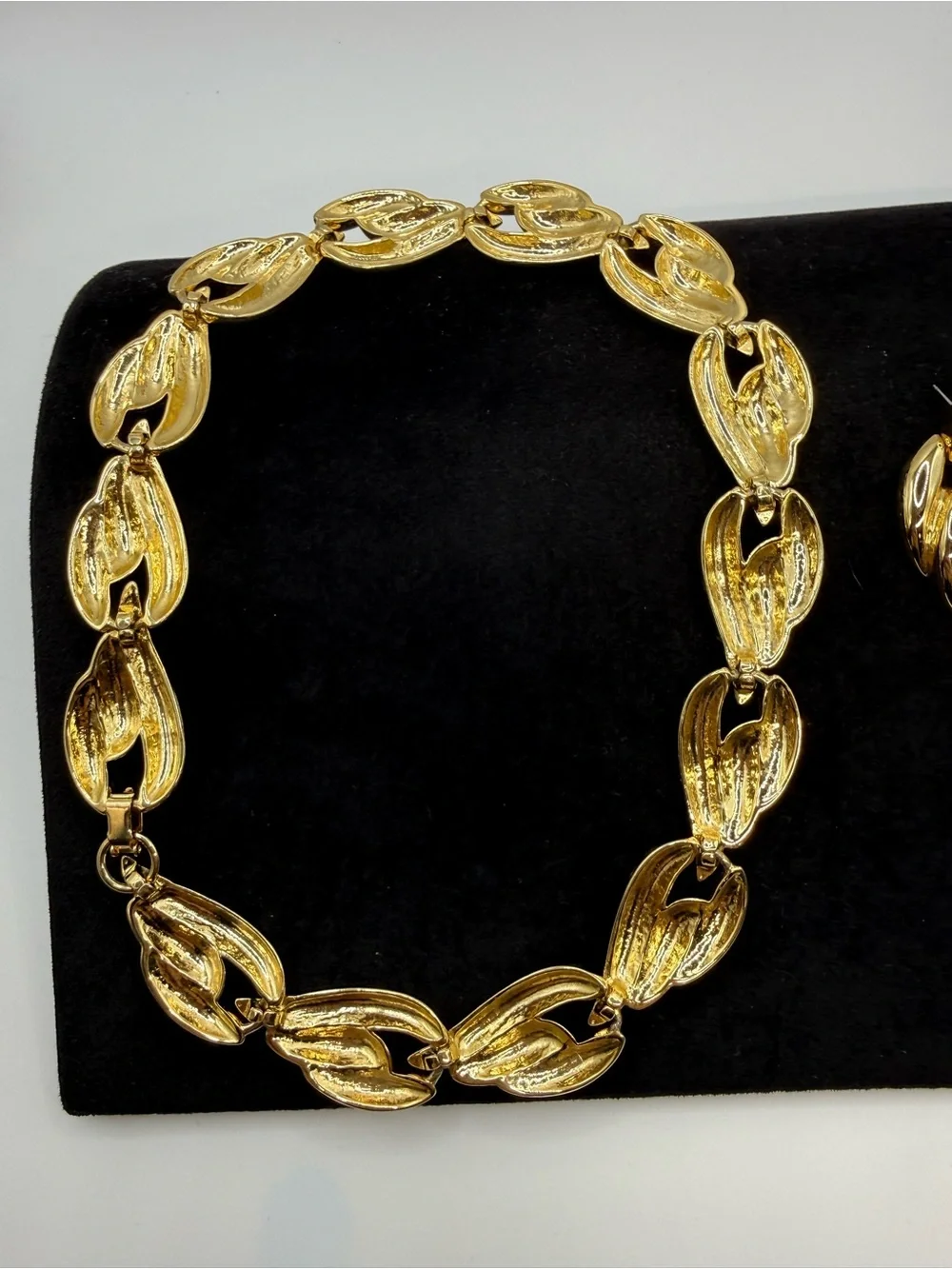 Vintage 1980s 90s Gold Tone Sculptural Leaf Link Necklace Pierced Earrings Set